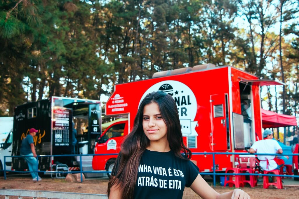 Jakie trzeba mieć pozwolenia na food trucka?